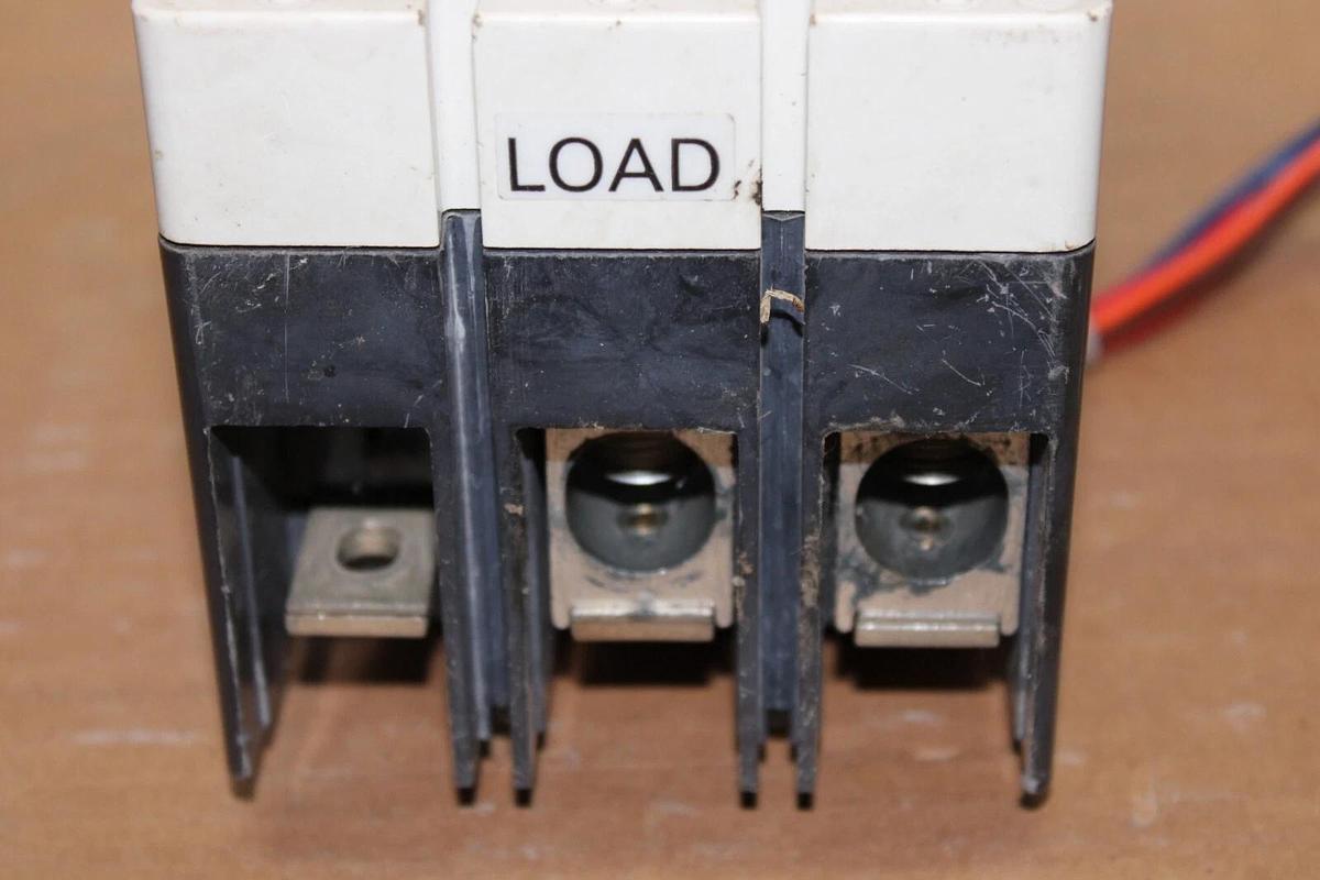 Used EATON DC CIRCUIT BREAKER HJDDC3250F 250 AMP 3-POLE 600 VDC W/ 225 AMP TRIP