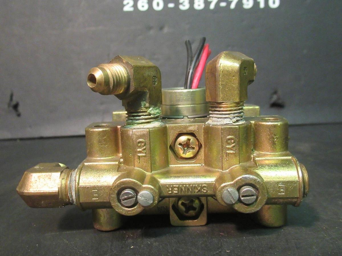 Used SKINNER ELECTRIC 4-WAY SOLENOID VALVE V955BX15 60 VOLT 20 WATT 225 PSI