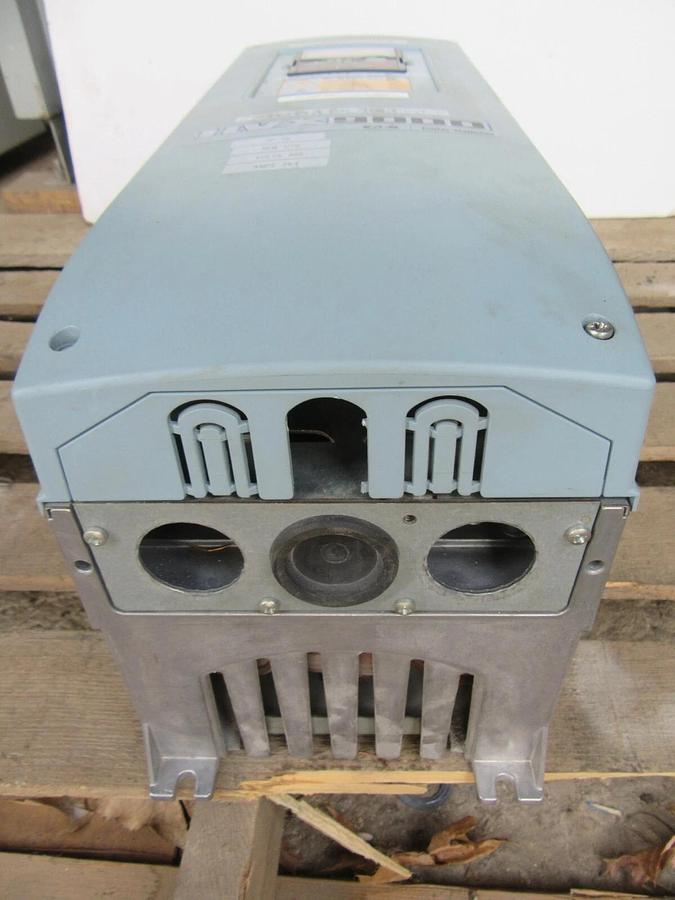 Used 25 HP EATON / CUTLER HAMMER VARIABLE SPEED DRIVE 480 VAC 3 PH 38 AMP HVX025A1