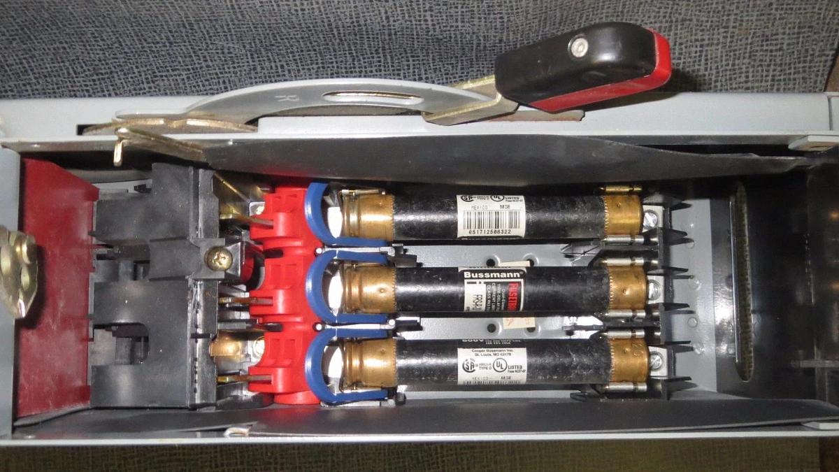 Used SQUARE D DUAL FUSIBLE SWITCH QMB361TW SERIES E1 30 AMP 3 POLE 600 VAC 20 HP