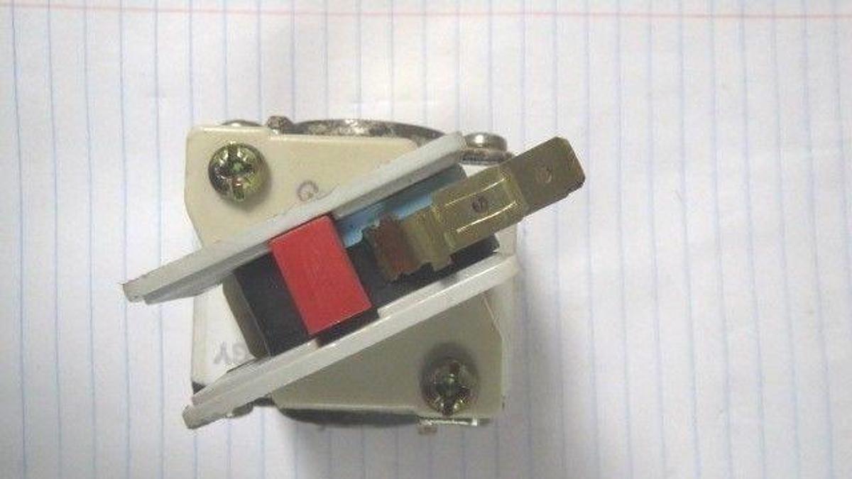 Used FERRAZ PROTISTOR MODEL S101608CF00 -- 700 AMP 700 VAC WITH 2 AMP MICROSWITCH