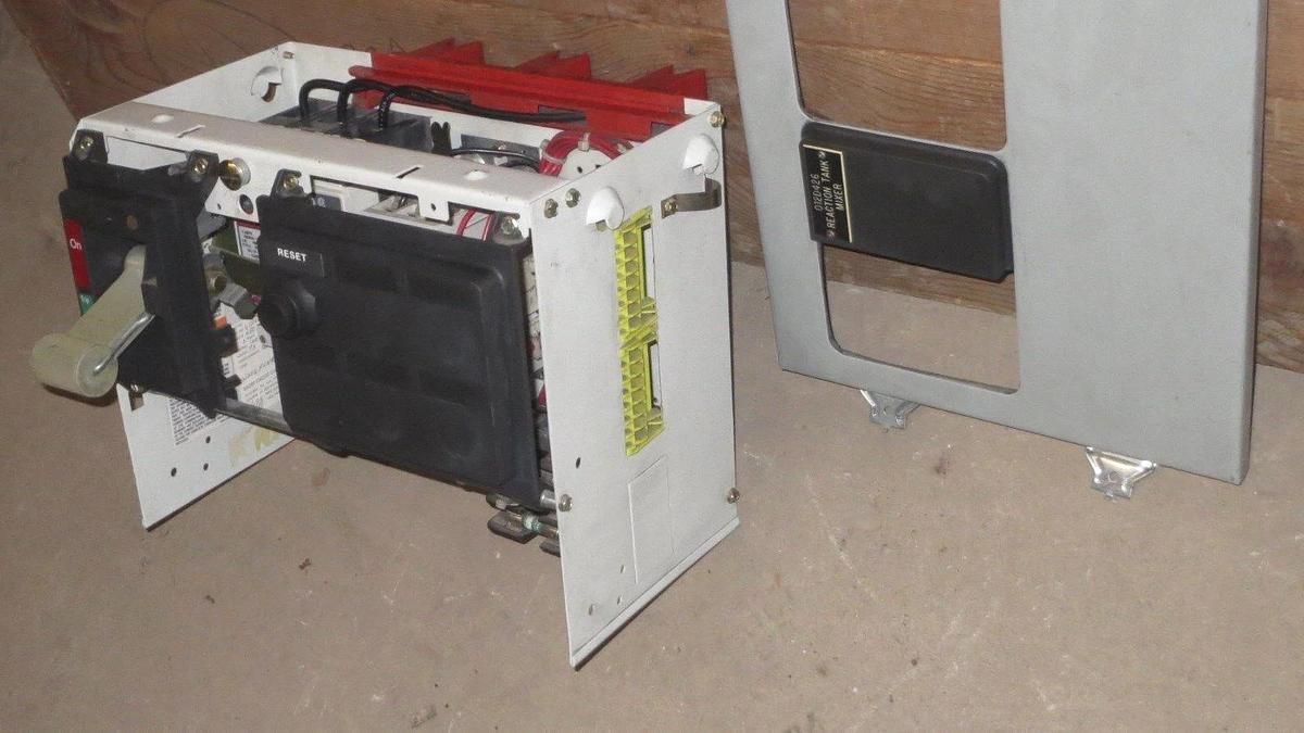 Used WESTINGHOUSE MCC 12" BUCKET W/ 3 AMP HCMP BREAKER & ADV NEMA SIZE 1 STARTER