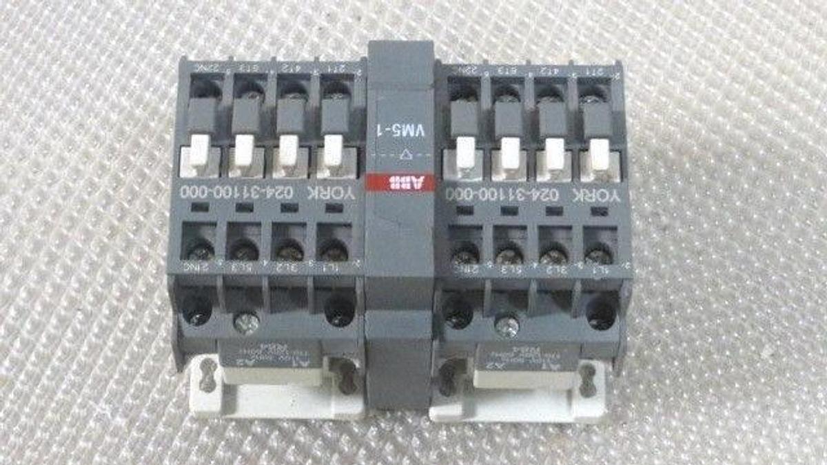 Used YORK REVERSING CONTACTORS 024-31100-000 21 AMP CONTINUOUS W/ VM5-1 INTERLOCK