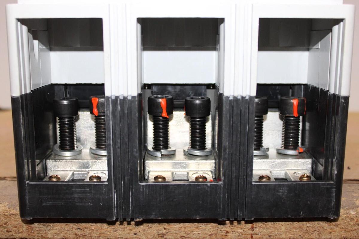 Used EATON CIRCUIT BREAKER NGS312033E 1200 AMP 600 VAC 3-POLE NGS-50K