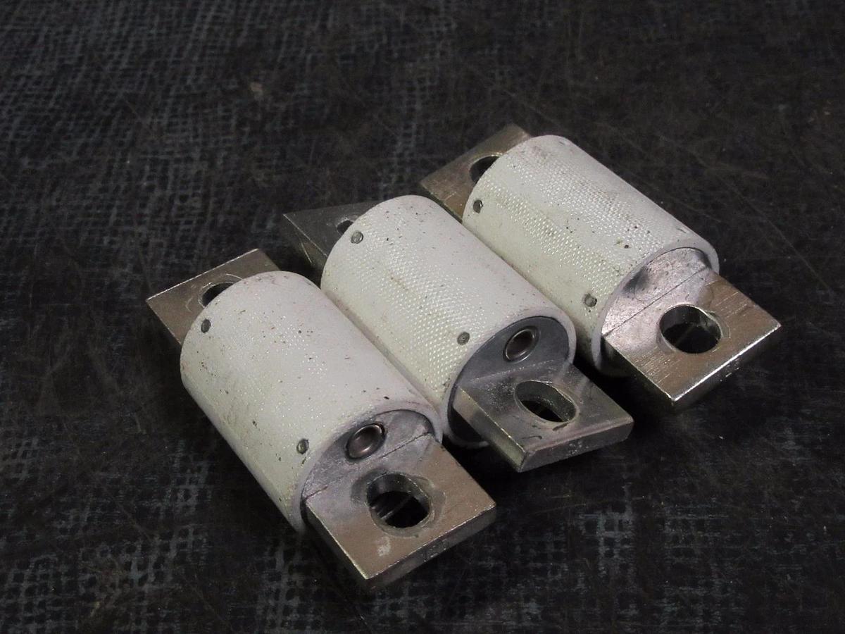 Used *SET OF 3* BUSSMANN SEMICONDUCTOR FUSE 125 AMP 250 VAC / VDC MODEL: FWX-125A