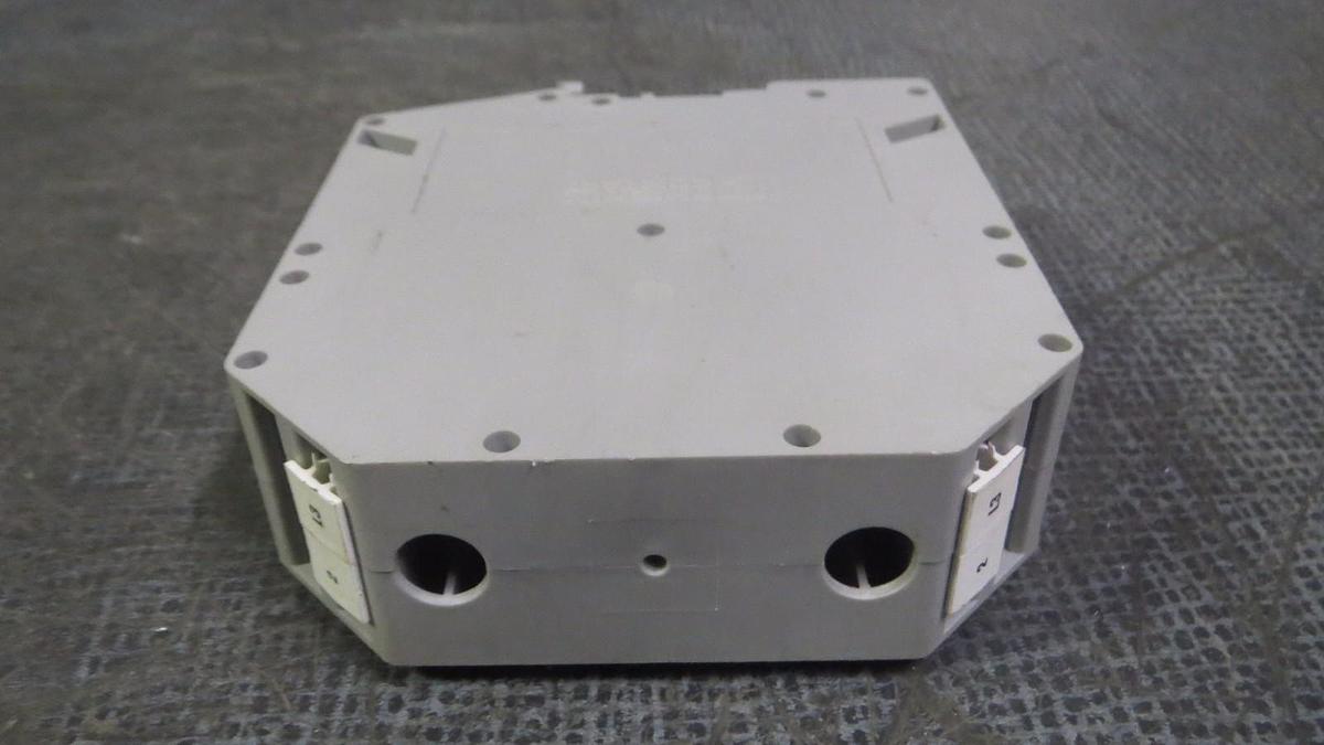 Used PHOENIX CONTACT TERMINAL BLOCK 1000V // 275 AMP 600V MODEL: UKH150