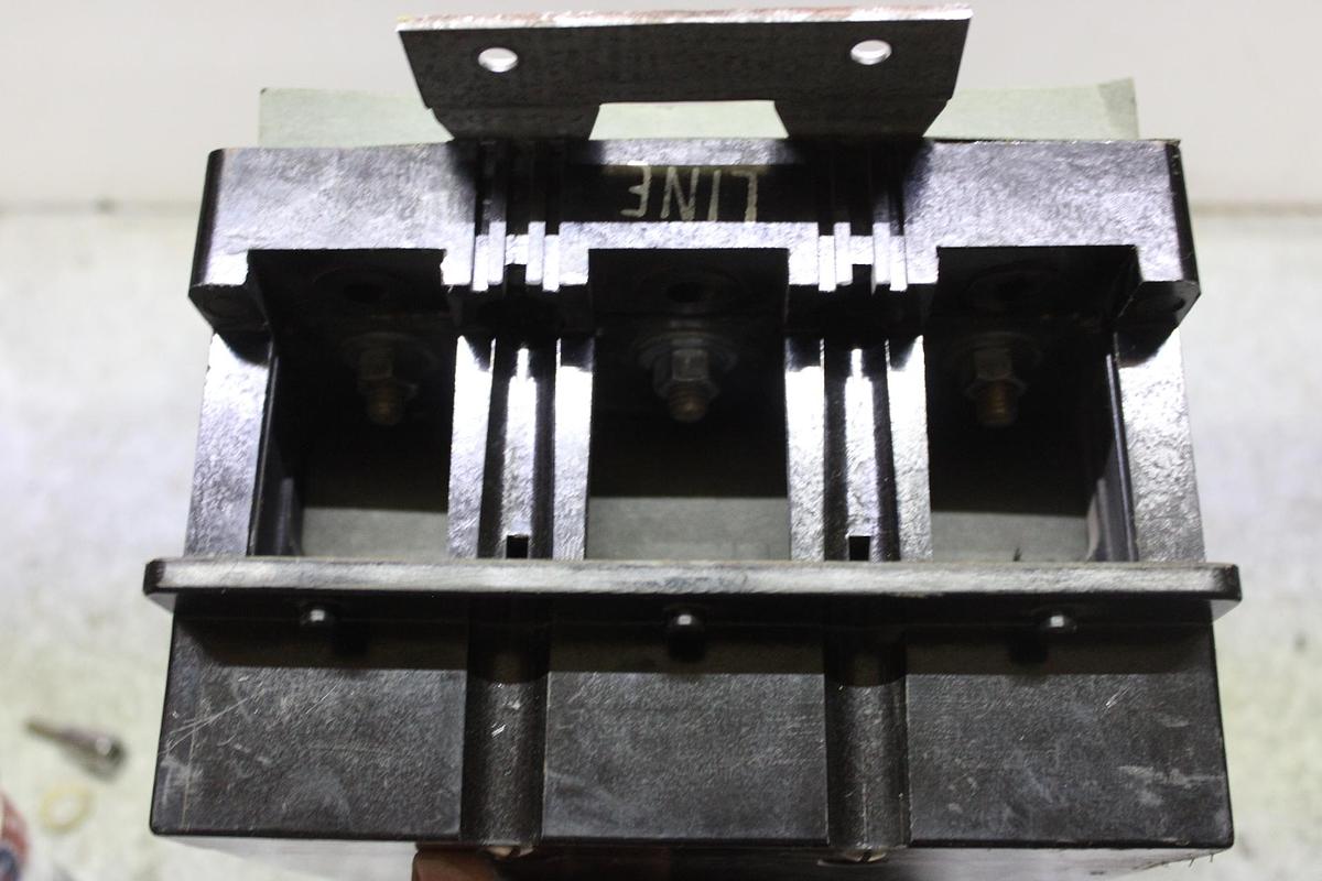 Used GENERAL ELECTRIC CIRCUIT BREAKER TKM3F 1200 AMP 600 VAC 3-POLE