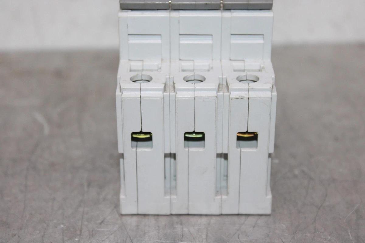 Used ALLEN BRADLEY CIRCUIT BREAKER 1492-CB3 480/277 VAC 20 AMP 3-POLE