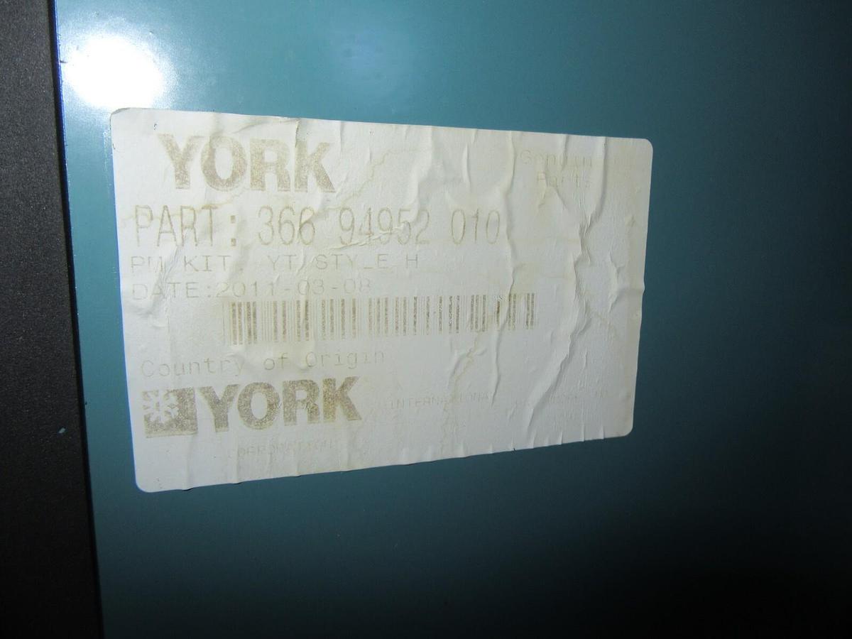 Used YORK / JOHNSON CONTROLS 351 HP VSD 371-017420-103 MO# TM351T B6F-46 390 A DRIVE
