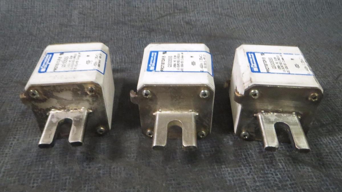 Used FERRAZ SHAWMUT "PROTISTOR" SEMICONDUCTOR FUSE (1)  315 AMP 1250V  MODEL: Q300555
