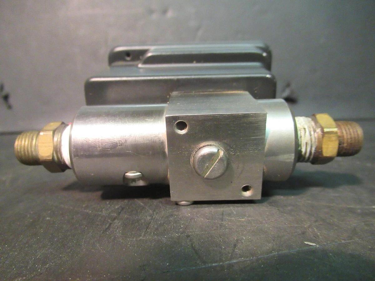 Used SETRA SYSTEMS PRESSURE TRANSMITTER 2301050PDZZ11ZTR1 0-50 PSID 24 VDC 4-20 MA