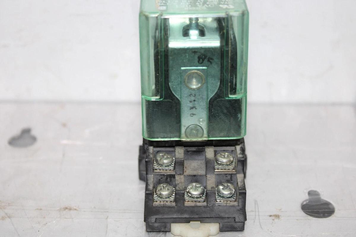 Used MIDTEX RELAY 157-23T2P2 600 VAC 10 AMP COIL: 120 VAC