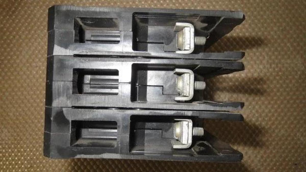 Used ITE SIEMENS BREAKER 15 AMP 480 VAC 3 POLE MODEL E43B015 **WARRANTY INCLUDED**