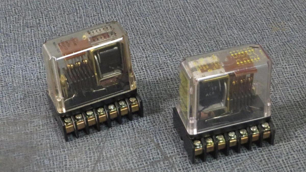 STRUTHERS DUNN RELAY WITH DUNCO BASE! 24 VDC COIL -- 120V 10 AMP MODEL: 219FXXP