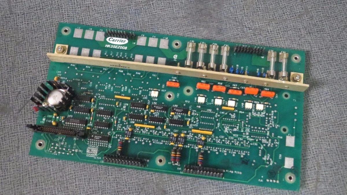 Used CARRIER INPUT/OUTPUT CIRCUIT CONTROL BOARD # HK35EZ008