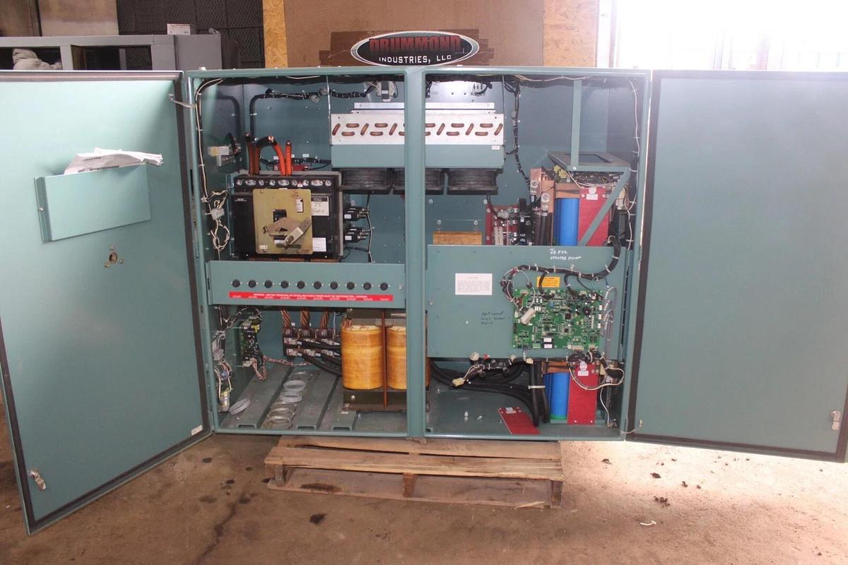 Used YORK CHILLER LIQUID COOLED OPTISPEED DRIVE 371-02526-102 TM-790-K-B12F-46D