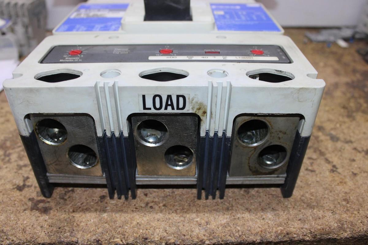 Used CUTLER-HAMMER CIRCUIT BREAKER LDB3600W 600 AMP 600 VAC 3-POLE LDB-35K