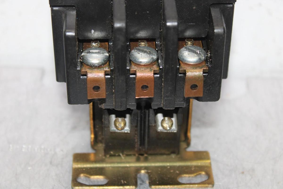 Used FURNAS CONTACTOR 42DE35AF382R 50 AMP 600 VAC 25 HP 3-POLE COIL: 110/120V