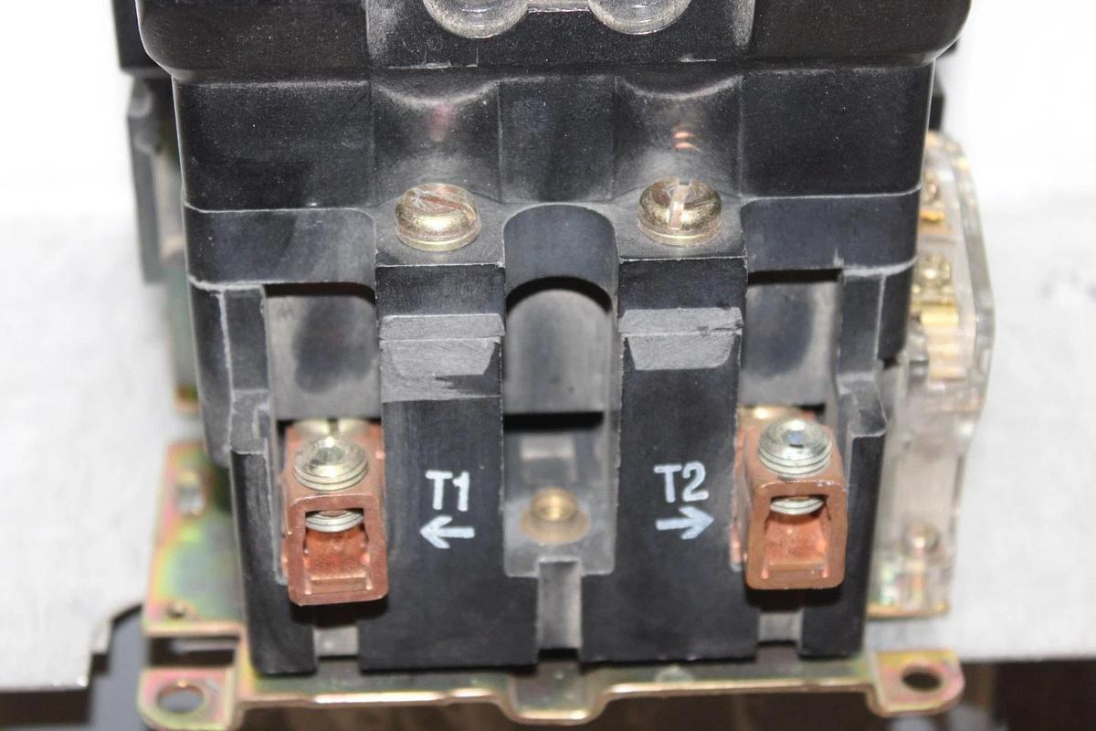 Used SQUARE D CONTACTOR 8502SE01 SINGLE PHASE 240 VAC 15 HP COIL: 110/120V