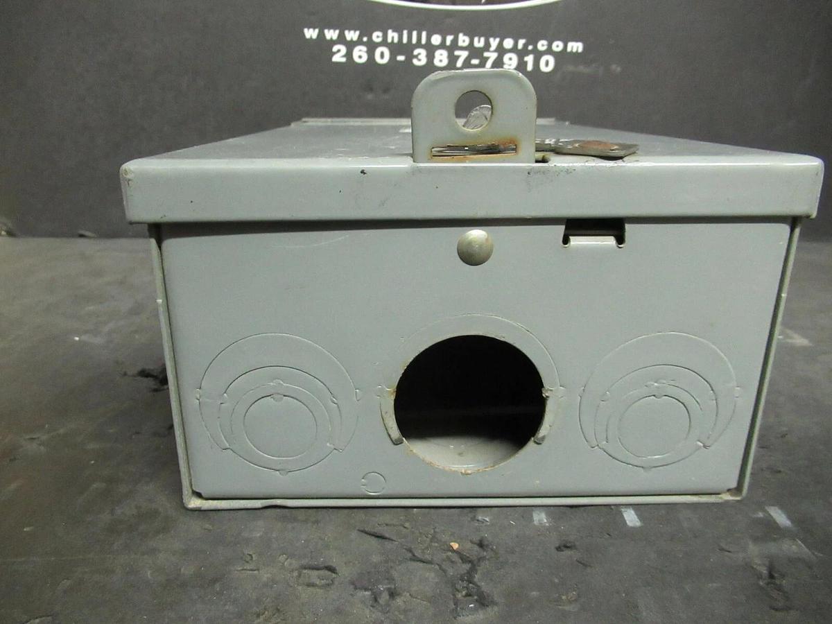 Used SQUARE D CIRCUIT BREAKER ENCLOSURE NEMA 3R 100 A MAX 120 / 240 V 1 PH QO2100NRB