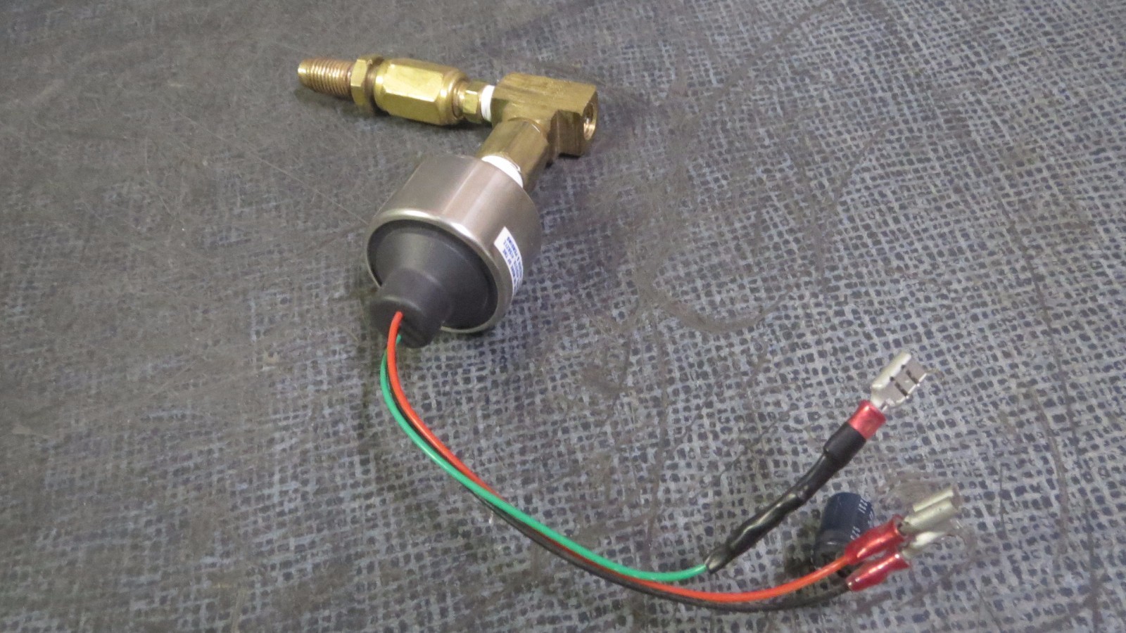 Used YORK PRESSURE TRANSDUCER WITH 2 WAY VALVE PIECE P459-5035-156 *WARRANTY*