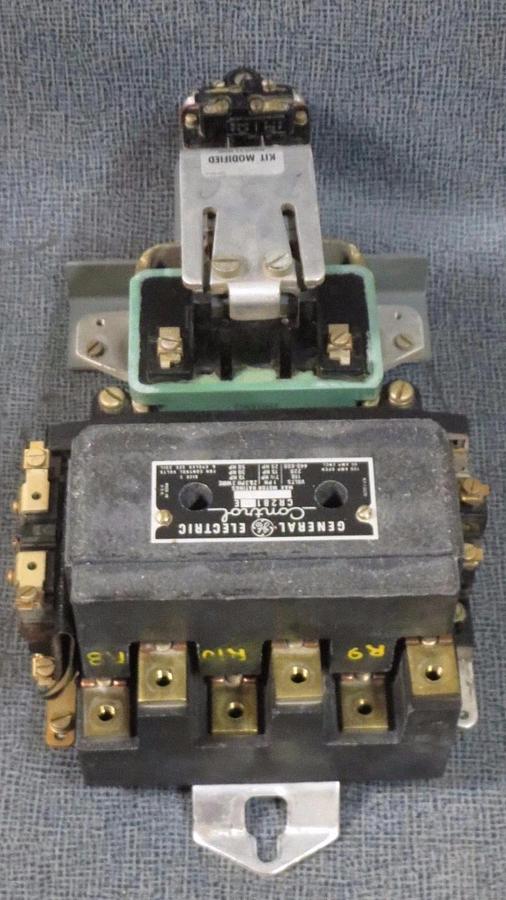 Used GENERAL ELECTRIC NEMA CONTROL STARTER CR2810EDAB1B 600 VOLT 100 AMP SIZE 3