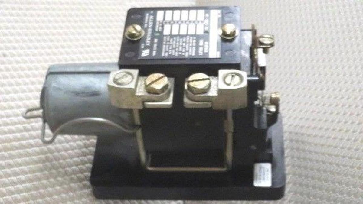 Used ALLEN BRADLEY INVERSE TIME RELAY 600 VAC MODEL 810-NX45