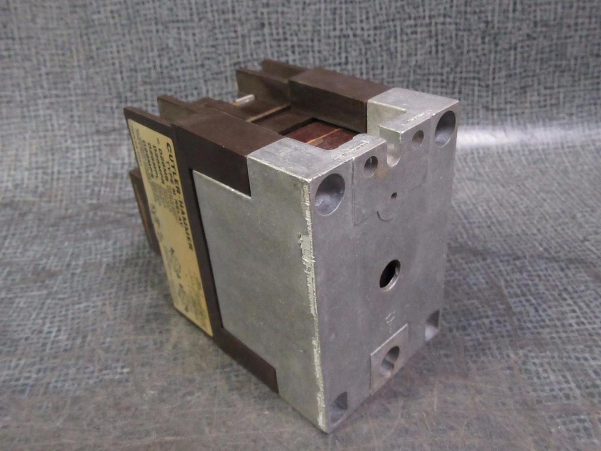 Used CUTLER HAMMER TYPE M 10 AMP RELAY 110-120 VAC COIL MODEL: D26M-2