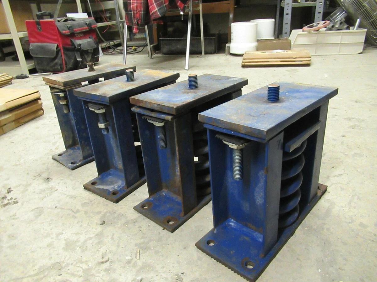 Used SET OF (4) HEAVY DUTY ANTI-VIBRATION PADS / VIBRATORY FEET MOUNTS 9" X 4.5" TOPS