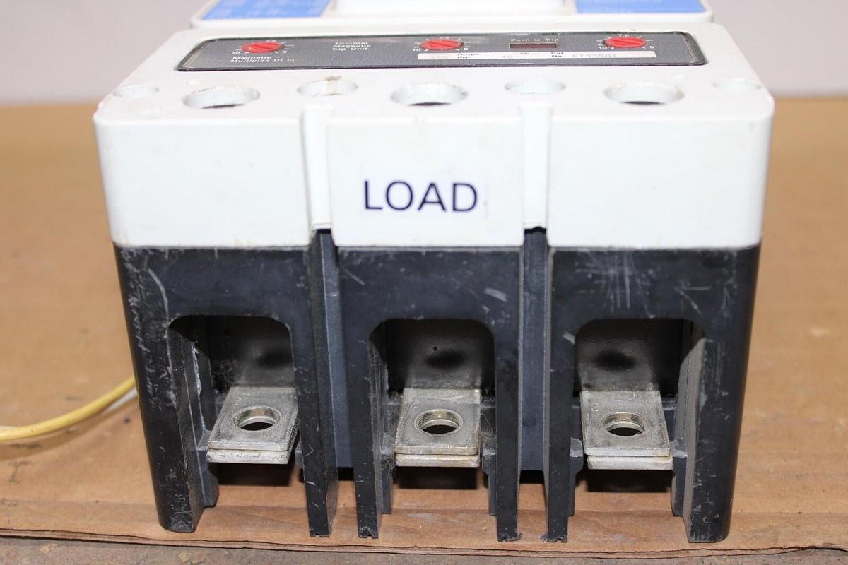 Used CUTLER HAMMER CIRCUIT BREAKER KD3400F 350 AMP TRIP 600 VAC 3-POLE W/ SHUNT TRIP