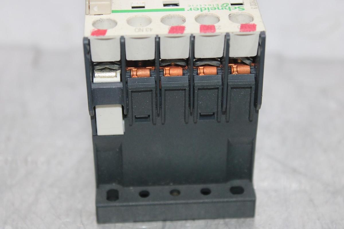 Used SCHNEIDER CONTACTOR CA2KN-40G7 600 VAC 10 AMP COIL: 120 VOLT *WARRANTY*