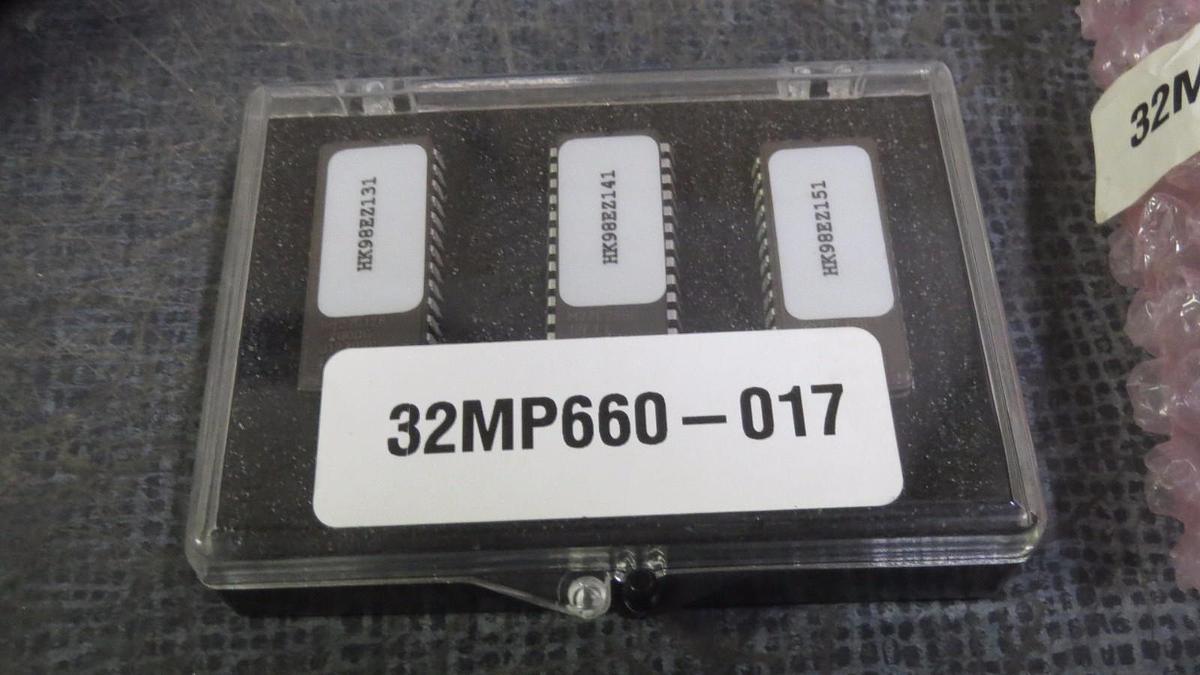 **NEW IN BOX** CARRIER EPROM KIT FOR 1000 TON CHILLER 32MP660017 HK98EZ IC CHIPS