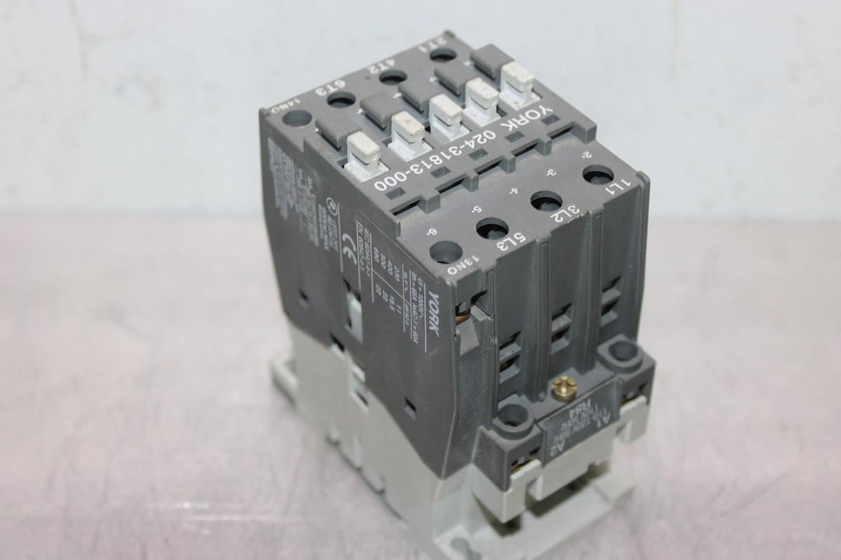 Used YORK CONTACTOR 024-31813-000 600 VAC 60 AMP 40 HP 3-POLE COIL: 110/120V