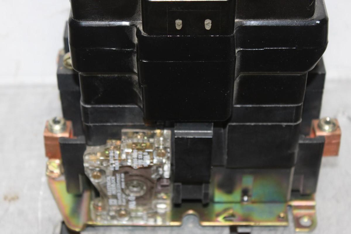 Used SQUARE D CONTACTOR 8502SE01 SINGLE PHASE 240 VAC 15 HP COIL: 110/120V