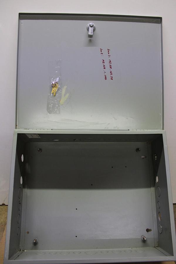 Used HOFFMAN TYPE 1 ENCLOSURE A2016AT1PP 20.5" X 16.5" X 7" W/ KEYS **WARRANTY**