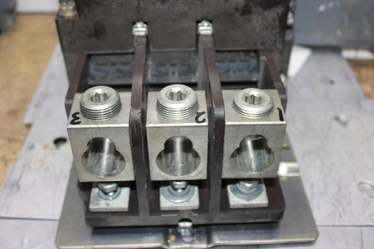 Used CUTLER-HAMMER CONTACTOR C832LN1 350 AMP 600 VAC 3-PHASE COIL: 120 VOLT