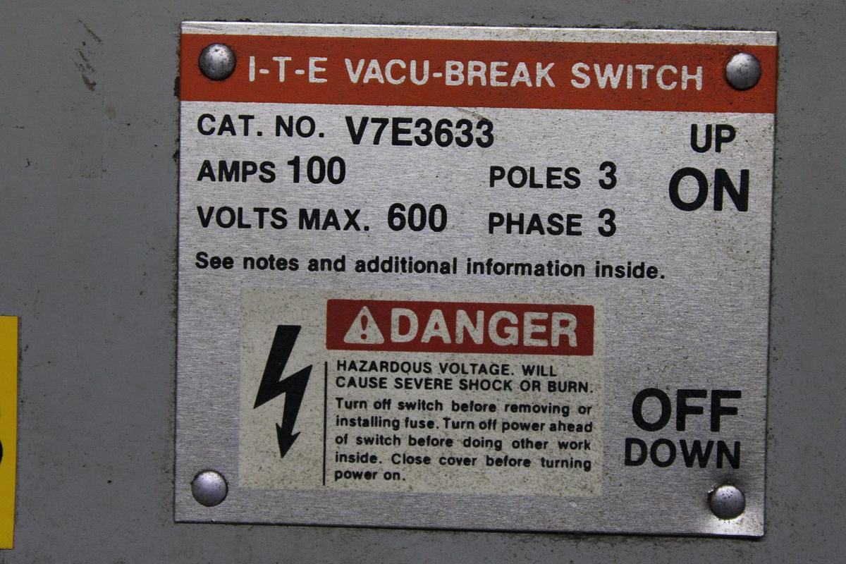 Used ITE VACU-BREAK FUSIBLE PANELBOARD SWITCH V7H3606 600 AMP 600 VAC 3-POLE