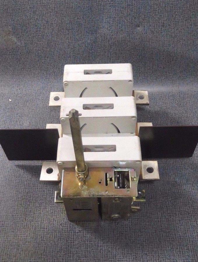 Used ABB GENERAL PURPOSE SWITCH 600 AMP 600 VAC 3 PHASE 500 HP MODEL OETL-NF600A