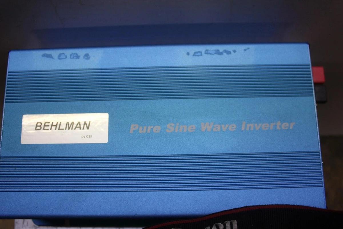 Used BEHLMAN PURE SINE WAVE INVERTER S600-148 INPUT: 48 VDC OUTPUT: 110 VAC 600W