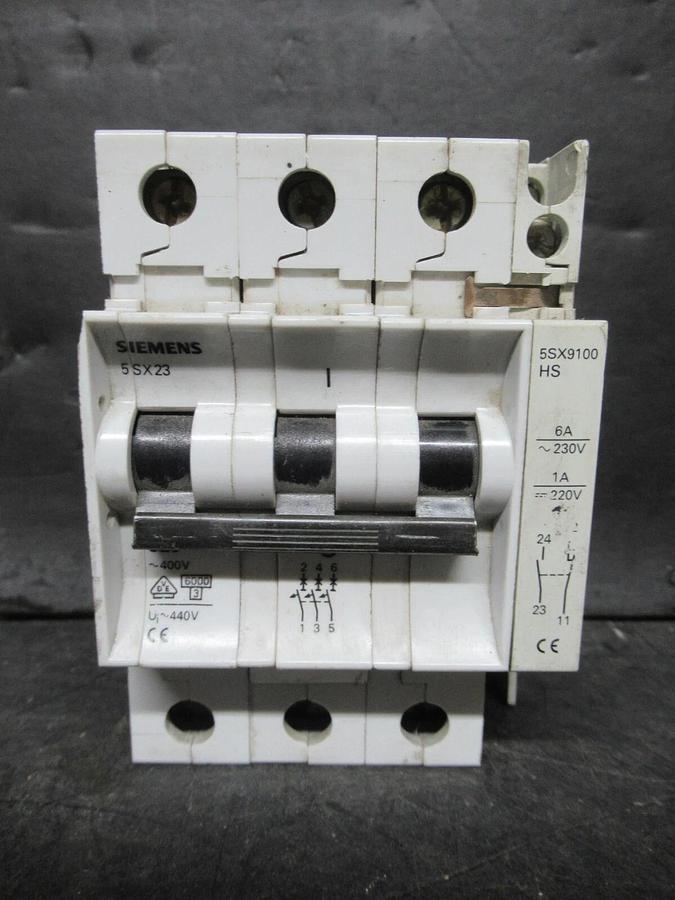 Used SIEMENS CIRCUIT BREAKER 5SX23 C20 20 AMP 480 VAC 3-POLE W/ 5SX9100 AUXILLIARY