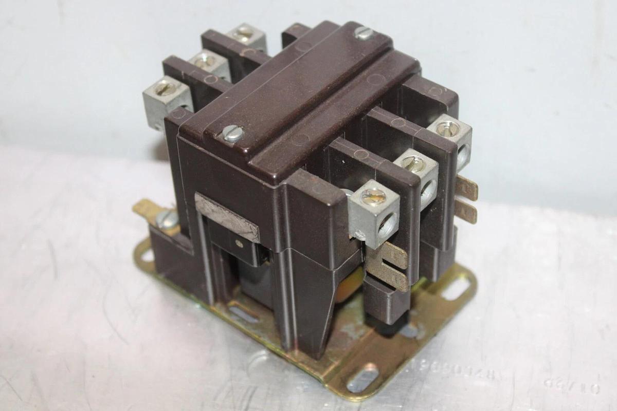 Used FASCO CONTACTOR 30F030 40 AMP 600 VOLT 3-PHASE 3-POLE COIL: 110/120 VOLT