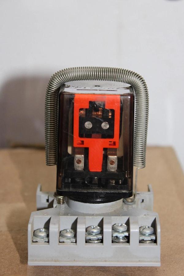 Used LOT OF 2 SCHRACK RELAY RL305110 115/240 VAC 10 AMP 50/60 HZ *WARRANTY*