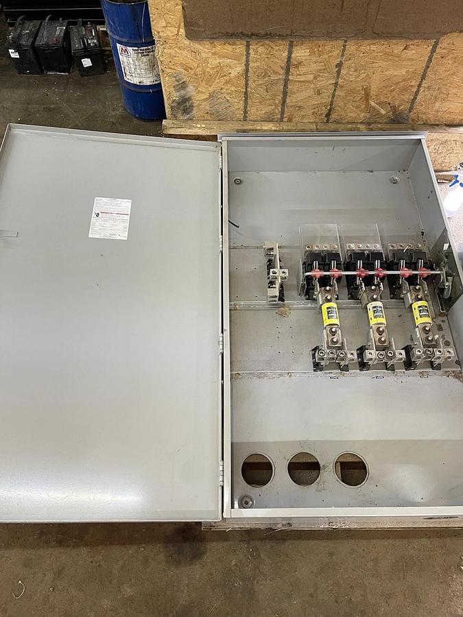 Used SIEMENS FUSIBLE HEAVY DUTY DISCONNECT HF368R 1200 AMP 600 VOLT 3-PHASE NEMA 3R