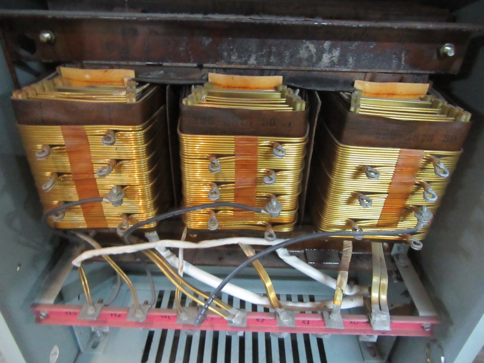 Used 45 KVA GE TRANSFORMER 3 PHASE 480 V PRIMARY TO 208Y/120 V SECONDARY 9T23H3873