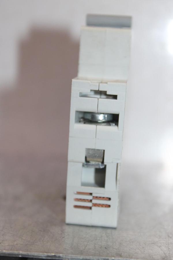 Used ALLEN-BRADLEY SINGLE POLE CIRCUIT BREAKER 1492-SP1C200 20 AMP 240/277 VAC