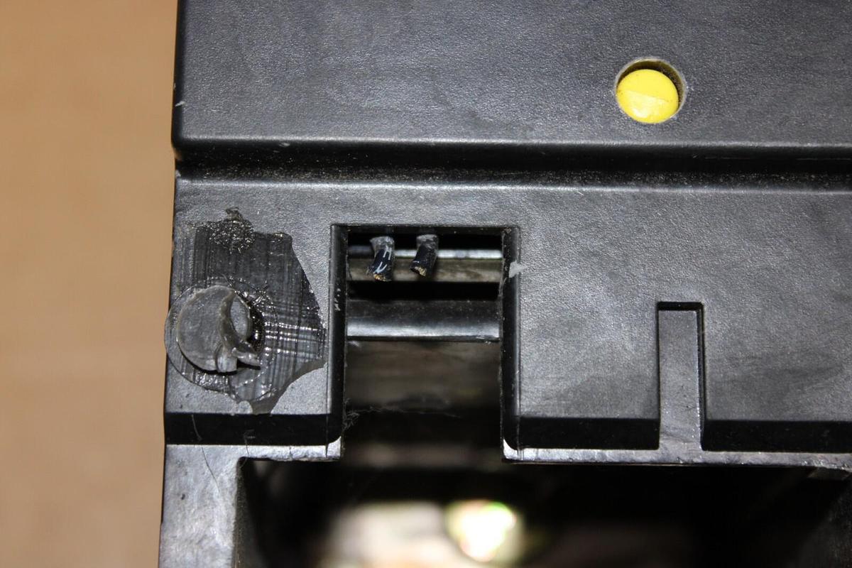 Used SQUARE D CIRCUIT BREAKER MHL368006139 800 AMP 3-POLE 600 VAC W/ SHUNT TRIP