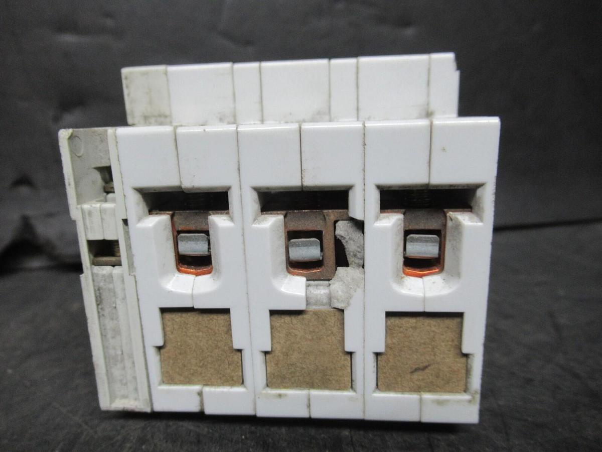 Used SIEMENS CIRCUIT BREAKER 5SX23 C20 20 AMP 480 VAC 3-POLE W/ 5SX9100 AUXILLIARY