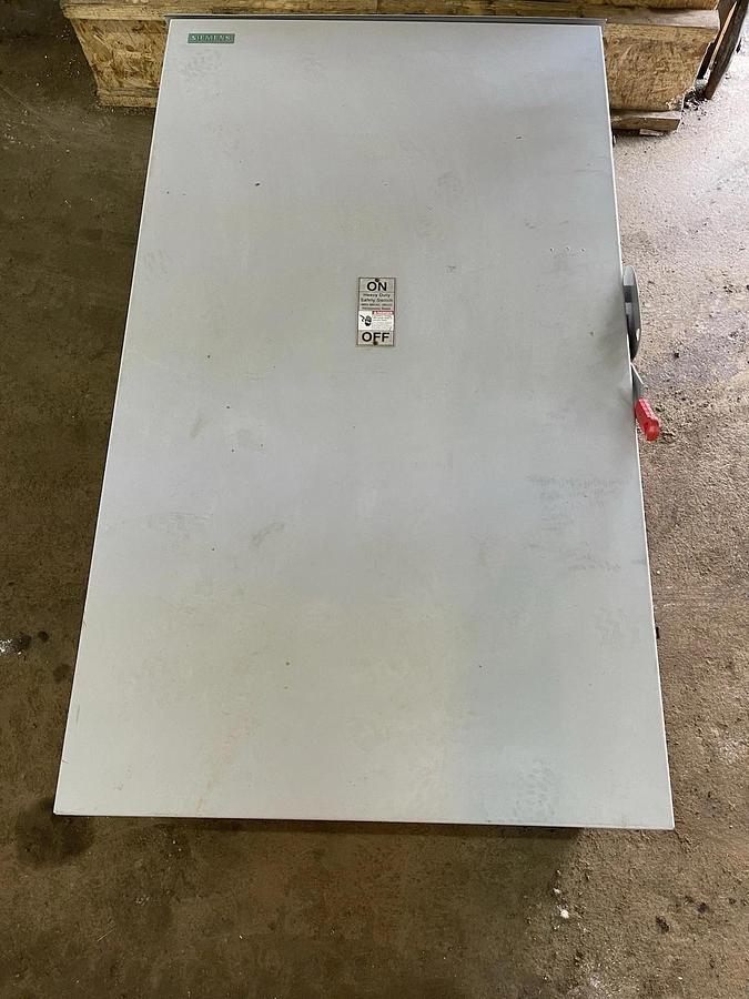 Used SIEMENS FUSIBLE HEAVY DUTY DISCONNECT HF368R 1200 AMP 600 VOLT 3-PHASE NEMA 3R