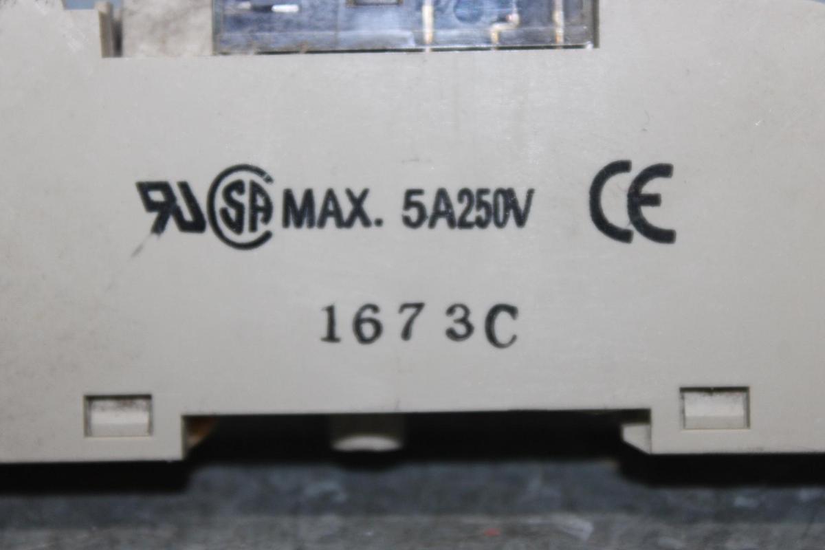 NEW SURPLUS OMRON POWER RELAY MKS2PI 250 VAC 10 AMP SINGLE PHASE W/ BASE