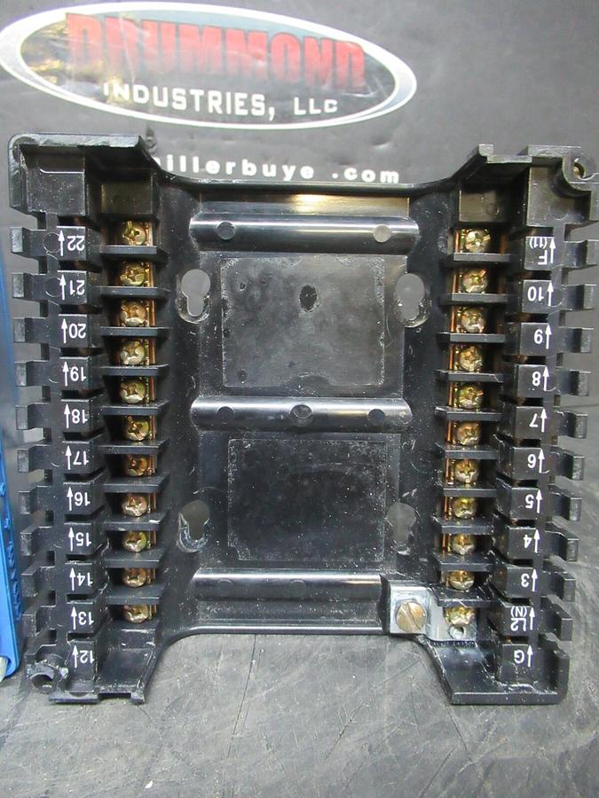 Used HONEYWELL BURNER CONTROL ULTRAVIOLET FLAME AMPLIFIER RM7840-L-1018 2000 VA MAX
